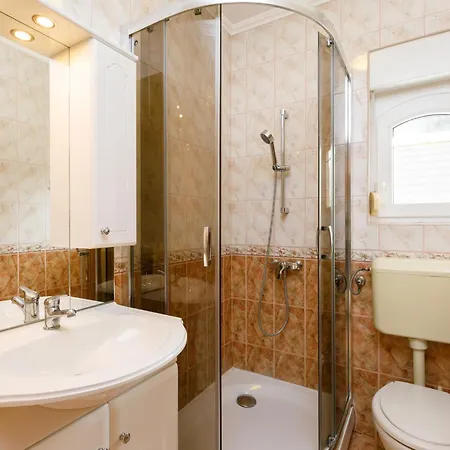 Daire Lakefront 1 By Interhome