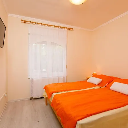 Lakefront 1 By Interhome Daire *